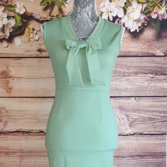 Beloved Dresses & Skirts - Sleeveless Solid Knit Body Con Dresses